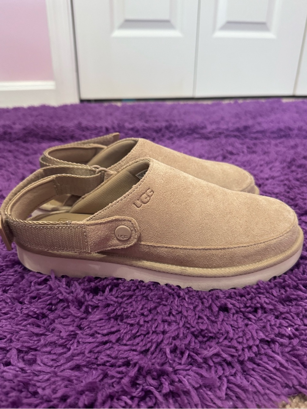 UGG Big Kids Goldenstar Suede Slip-On Clog in Tan-Size 4 - Picture 5 of 9